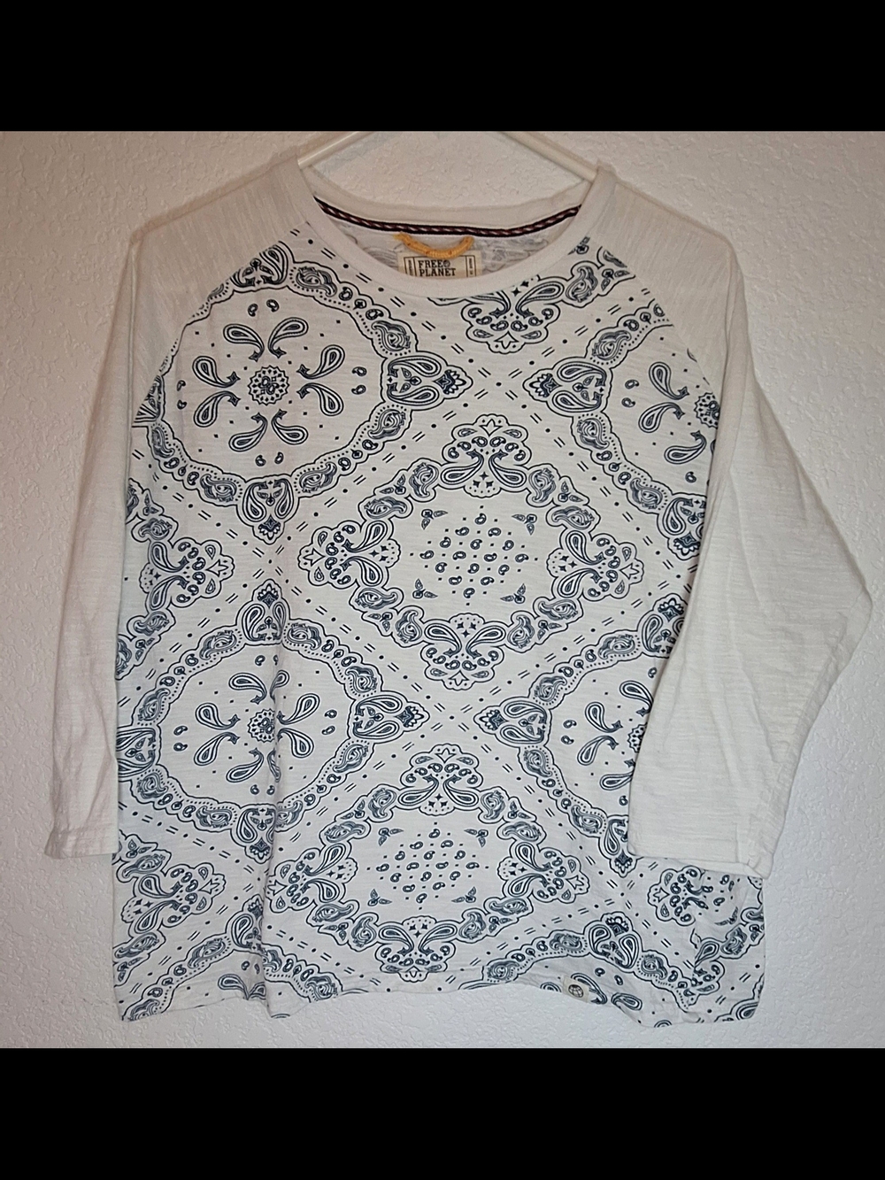 Free Planet Bandana Paisley Long Sleeve Tee White Navy M